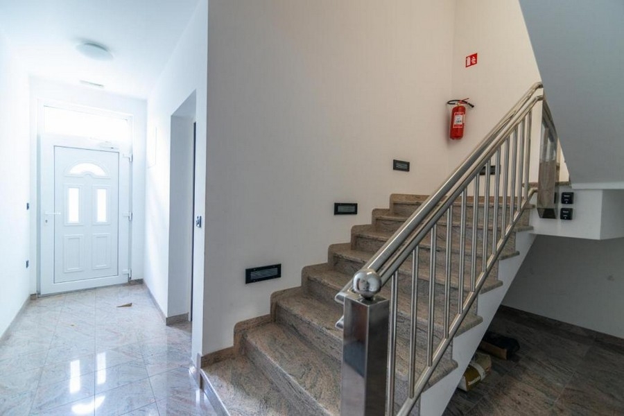 Lépcsőház gondozott közös helyiséggel