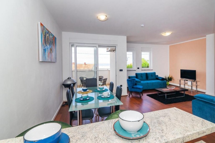 Kilátás az étkezőből a teraszra és a tengerre - A3840 ingatlan.