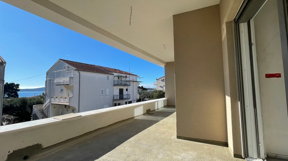 Fedett terasz tengerre néző kilátással