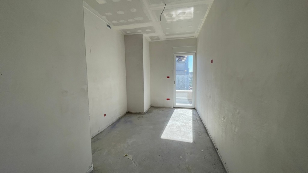 Szűk szoba terasszal