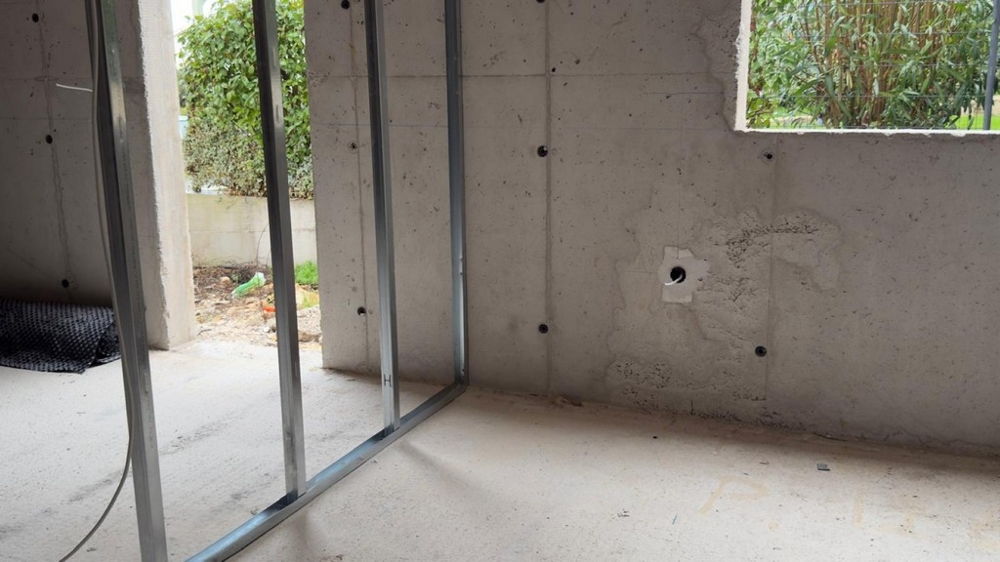 A kagylóban lévő szoba ablakkal és kijárattal