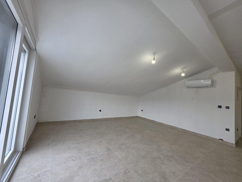 Lakóterület az A3859-es ingatlan tetőterében Novi Vinodolskiban.