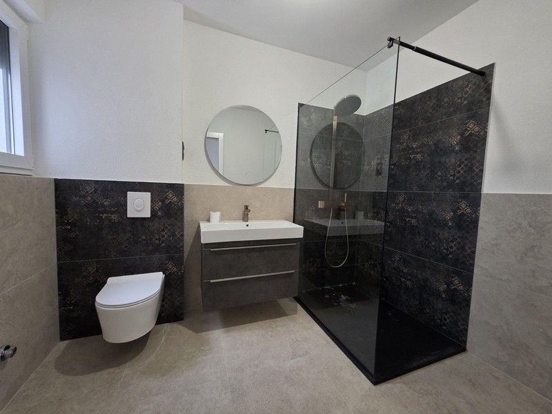 Modern fürdőszoba.