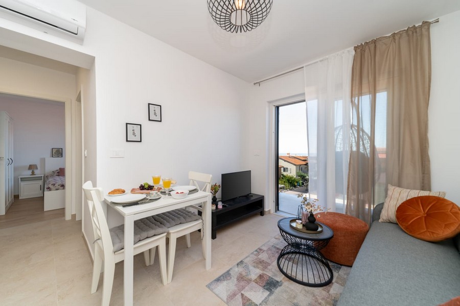 Étkezősarok, kilátással az erkélyre és kilátással a tengerre