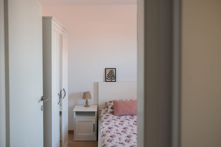 Hálószoba franciaággyal és gardróbbal