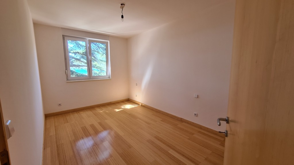 Tengerre néző hálószoba.