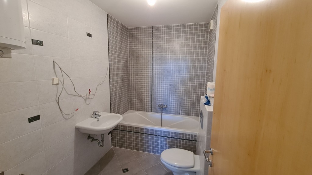 Az A3868 apartman fürdőszobája Novigradban, Isztria.