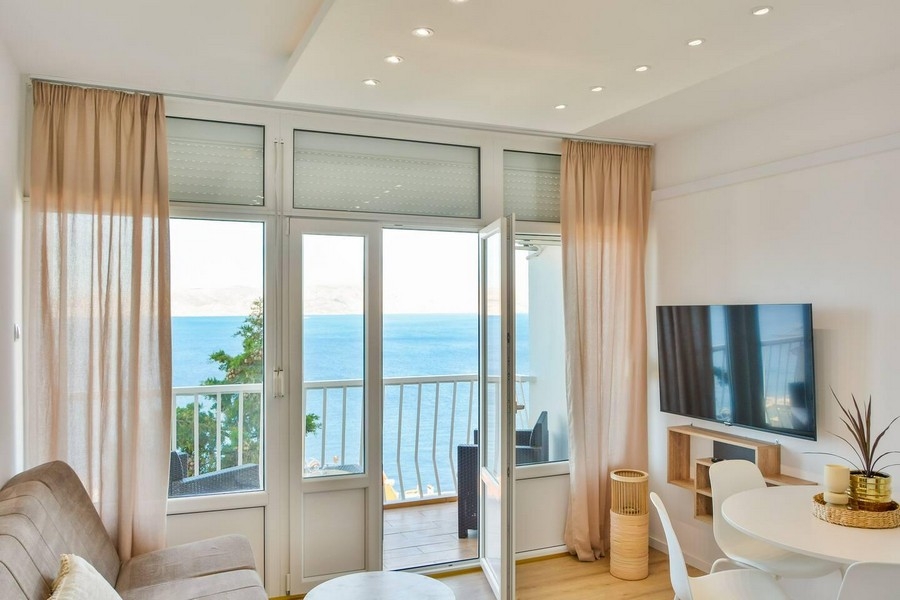 Apartman tengerre néző Senjben, a Kvarner-öbölben.