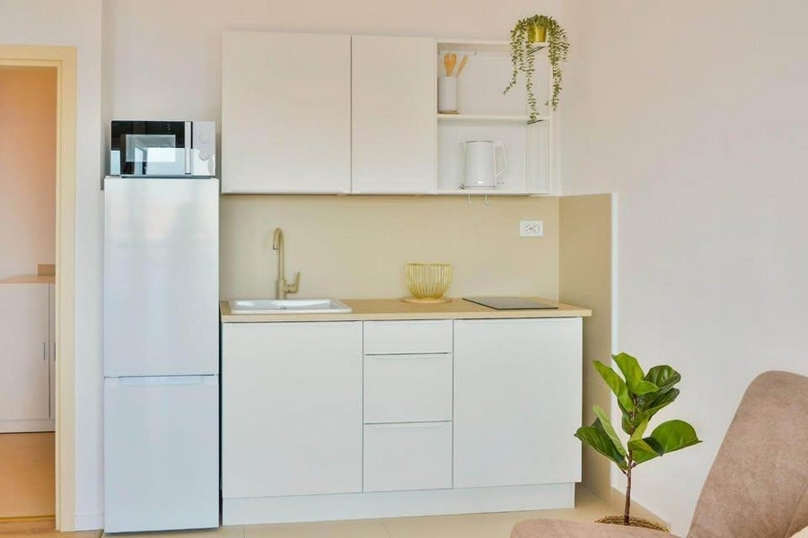 Kompakt konyha hűtőszekrénnyel
