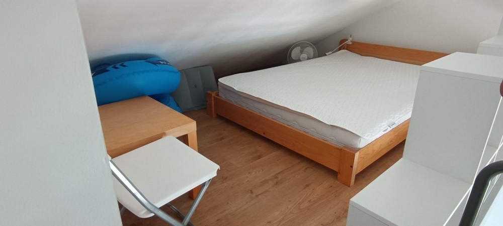 A galérián hálórész ferde mennyezettel