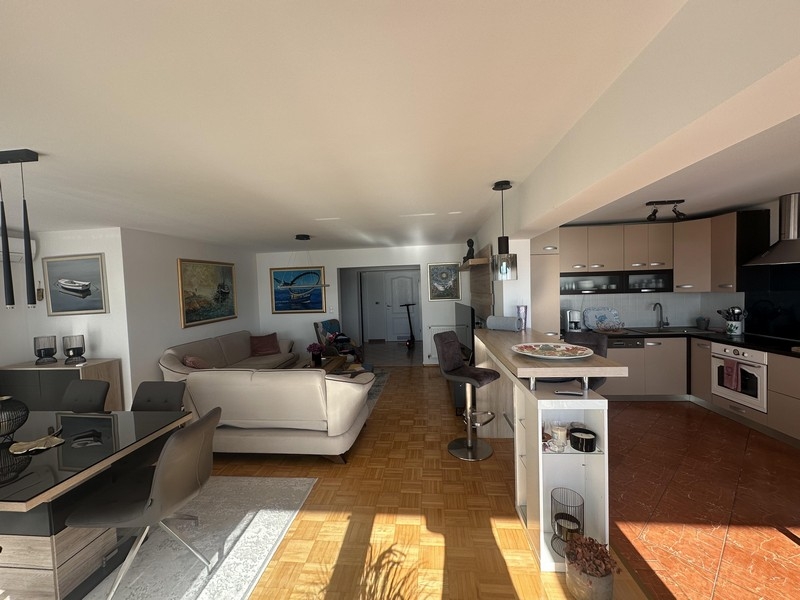 Vásároljon bútorozott lakást Crikvenicában, Horvátországban.