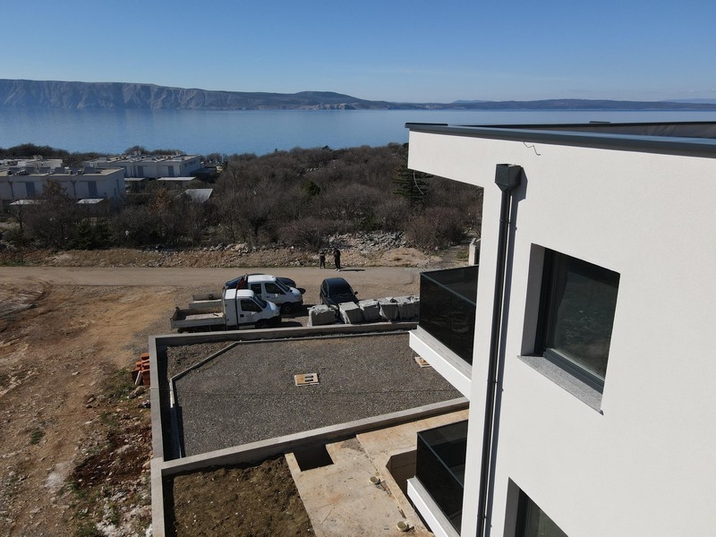 Az A3883-as ingatlan tengerre néző kilátással eladó Horvátországban, Novi Vinodolski közelében.