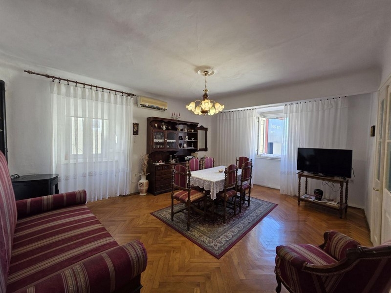 Bútorozott lakóterület az A3884-es ajánlatból Senjben, Horvátországban.