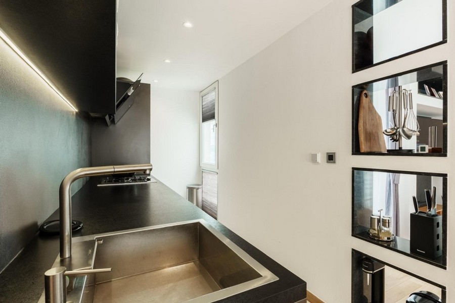 Modern konyha munkafelülettel