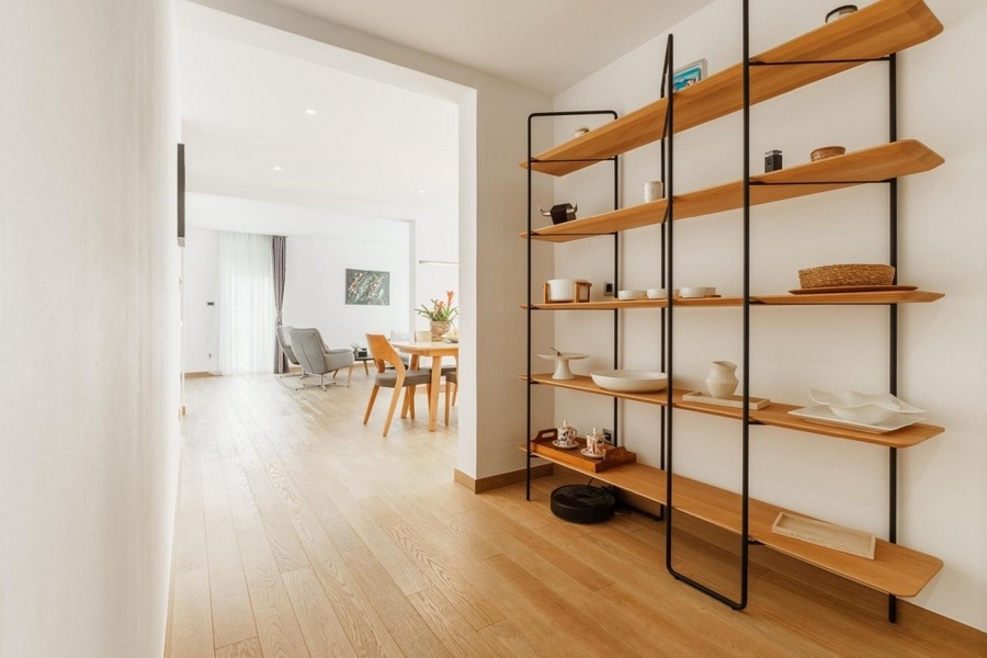 Nyitott nappali polcokkal apartman Splitben