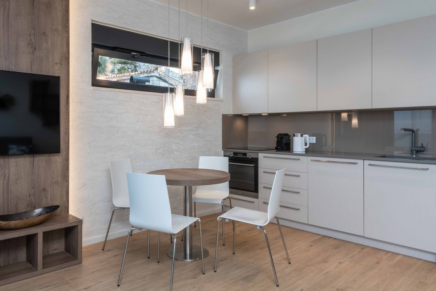 A horvátországi A3887 ingatlan étkezője és konyhája - Panorama Scouting.