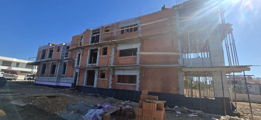 Új lakópark építés alatt