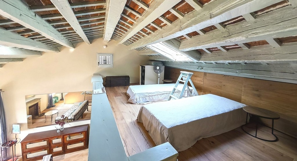 Galéria kényelmes hálórésszel.