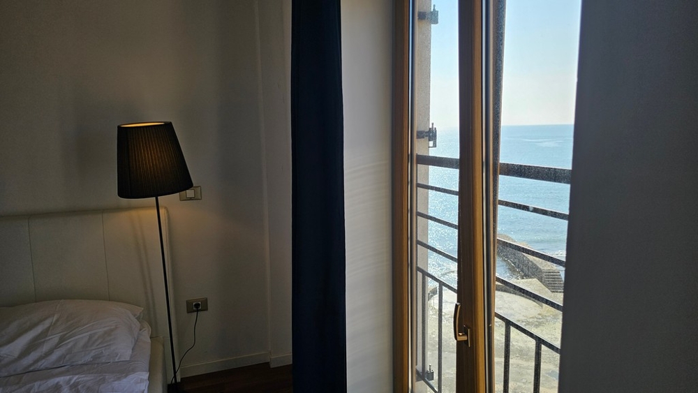 Kilátás az ablakból a tengerre és a tengerpartra - A3894 ingatlan