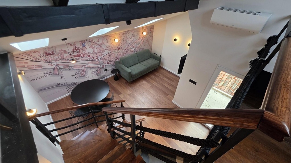 Kilátás a galériáról a nappalira