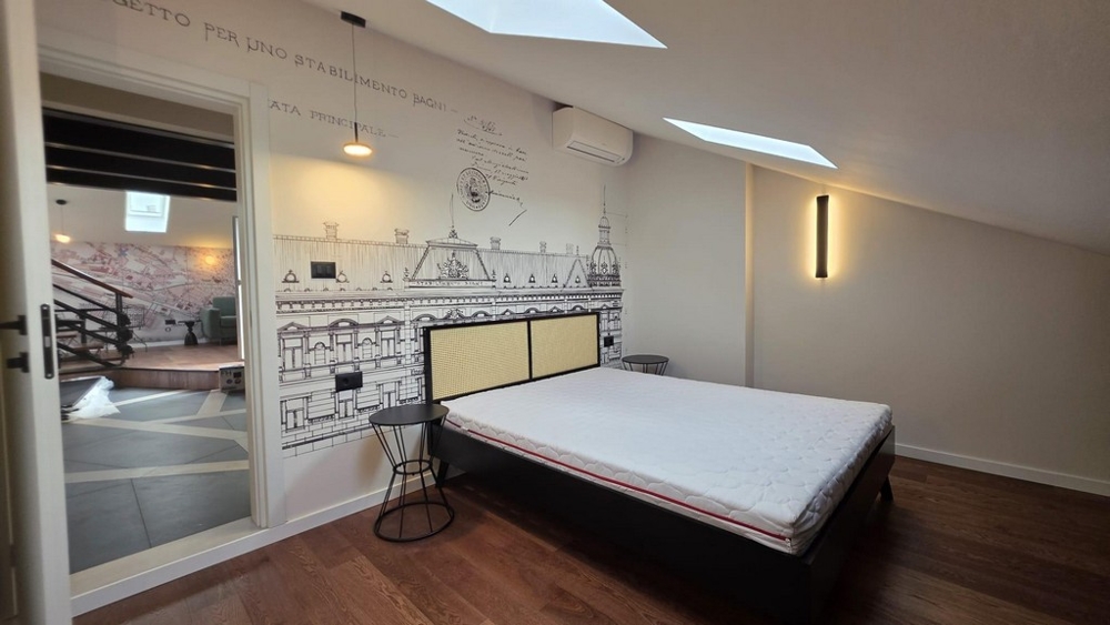 Hálószoba tetőablakkal és beépített gardróbbal