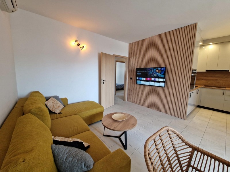 Modern berendezésű apartman Pagon, Novaljában, Horvátországban.