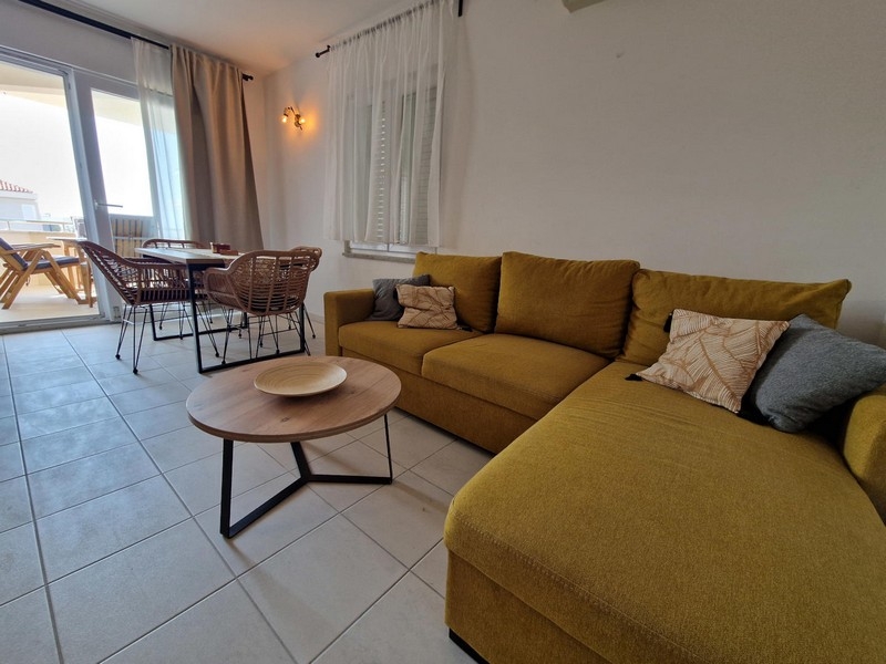 Nyitott nappali étkezővel és konyhával