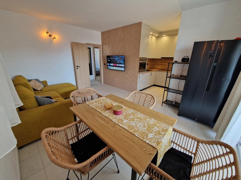 Modern felszerelt konyha elektromos gépekkel