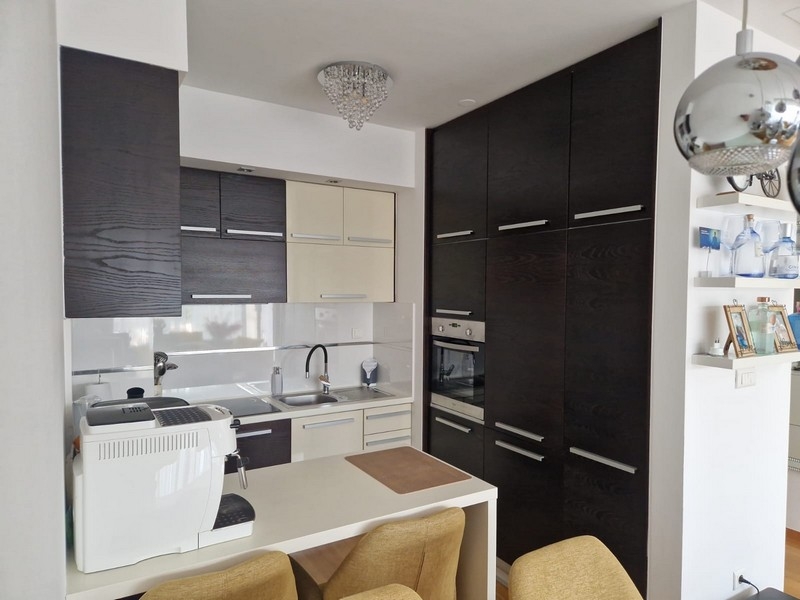 Modern konyha beépített gépekkel