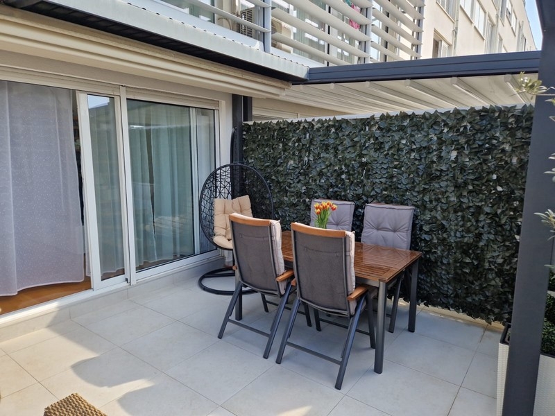 Terasz pergolával és ülősarokkal