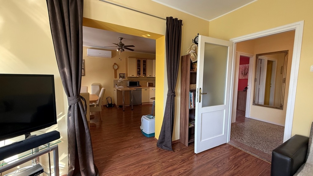 Folyosó, ahonnan a nappaliba lehet jutni