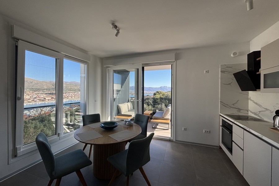 Városra és tengerre néző nappali - A3909 ingatlan.