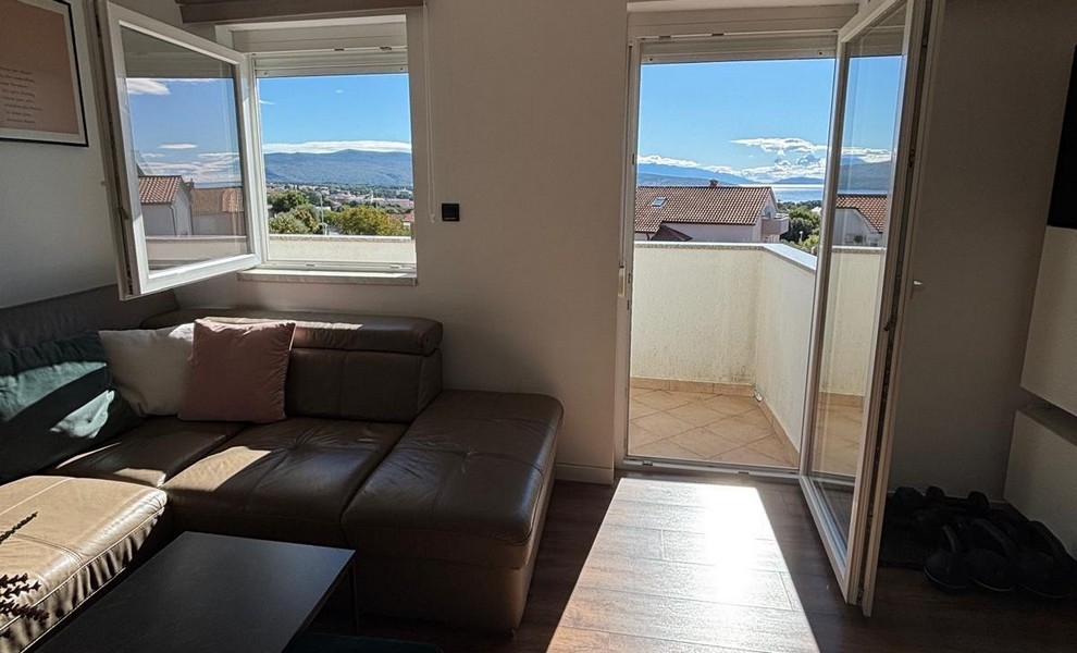 Konyha étkezővel és modern berendezéssel