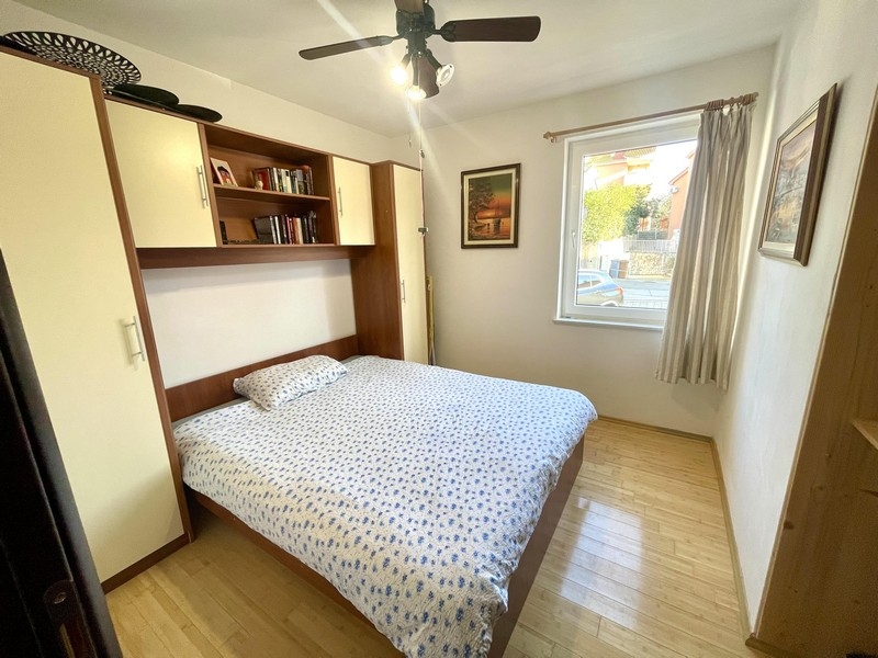 Hálószoba franciaággyal és beépített gardróbbal