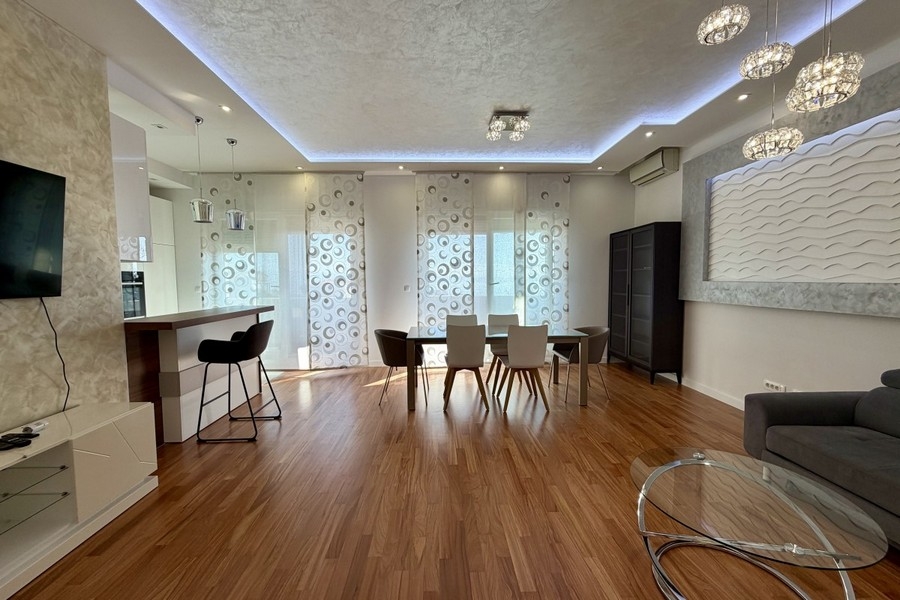 Vásároljon egy tágas lakást Splitben, Dalmáciában.