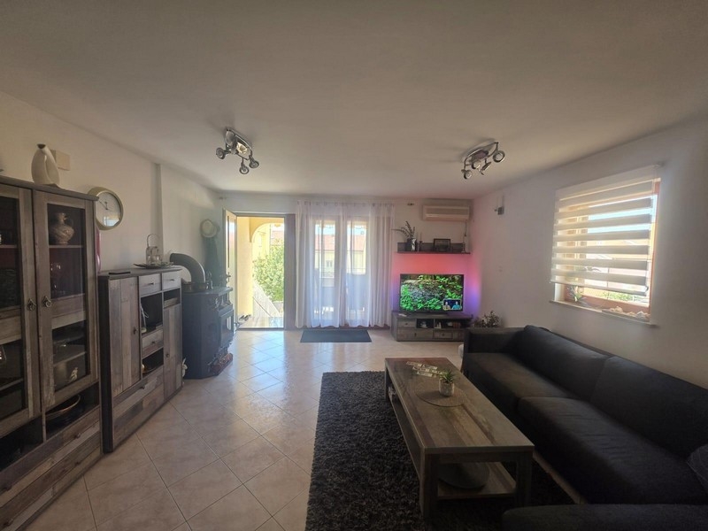 Konyha beépített gépekkel kompakt kivitelben