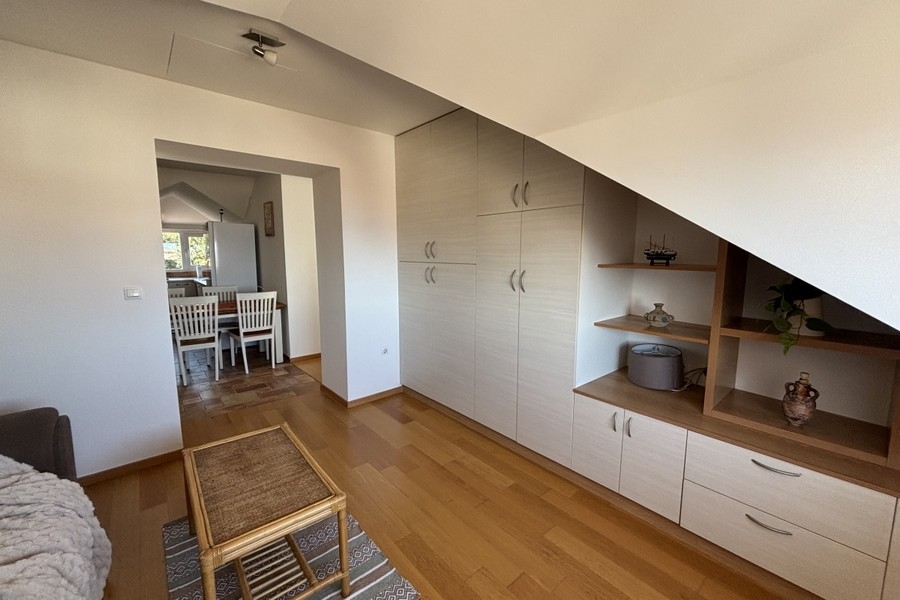 Az A3924-es apartman konyhája és étkezője Horvátországban.