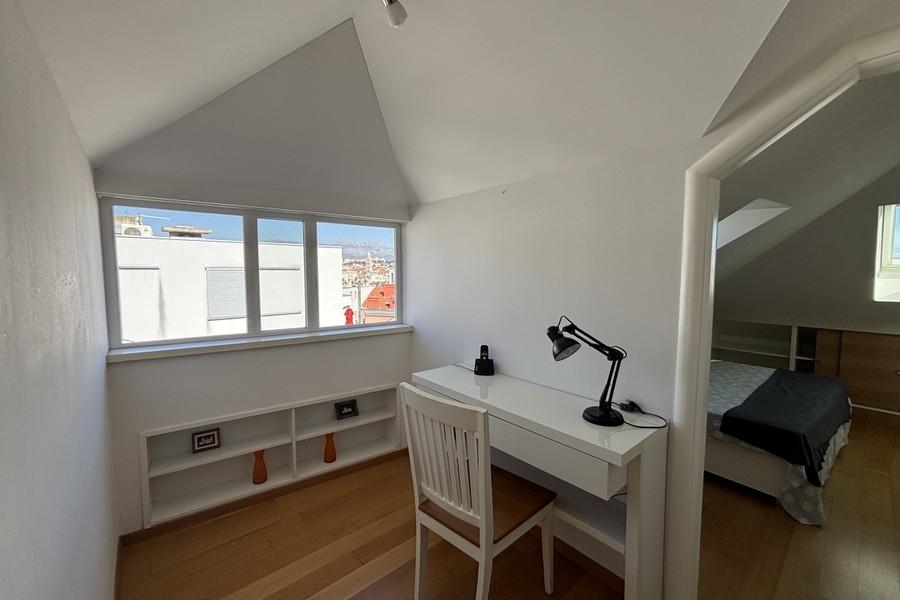 Kilátás a lakás munkaterületére.