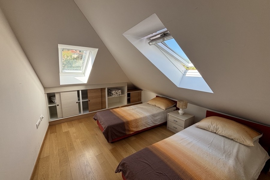 Második hálószoba – legfelső emeleti apartman A3924 Split