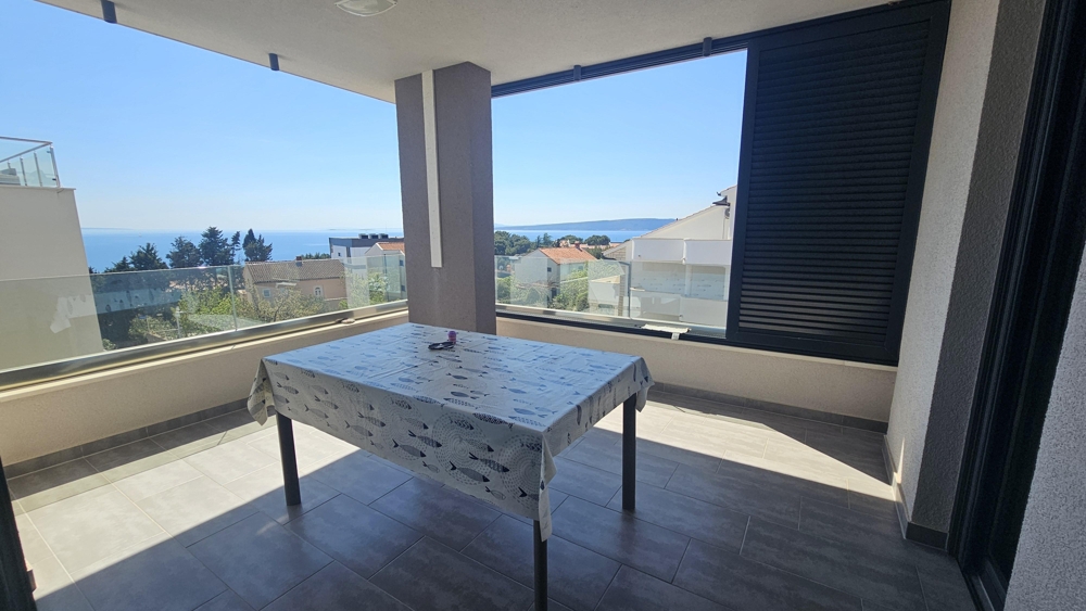 Nagy, fedett erkély kilátással a tengerre és Krk városára