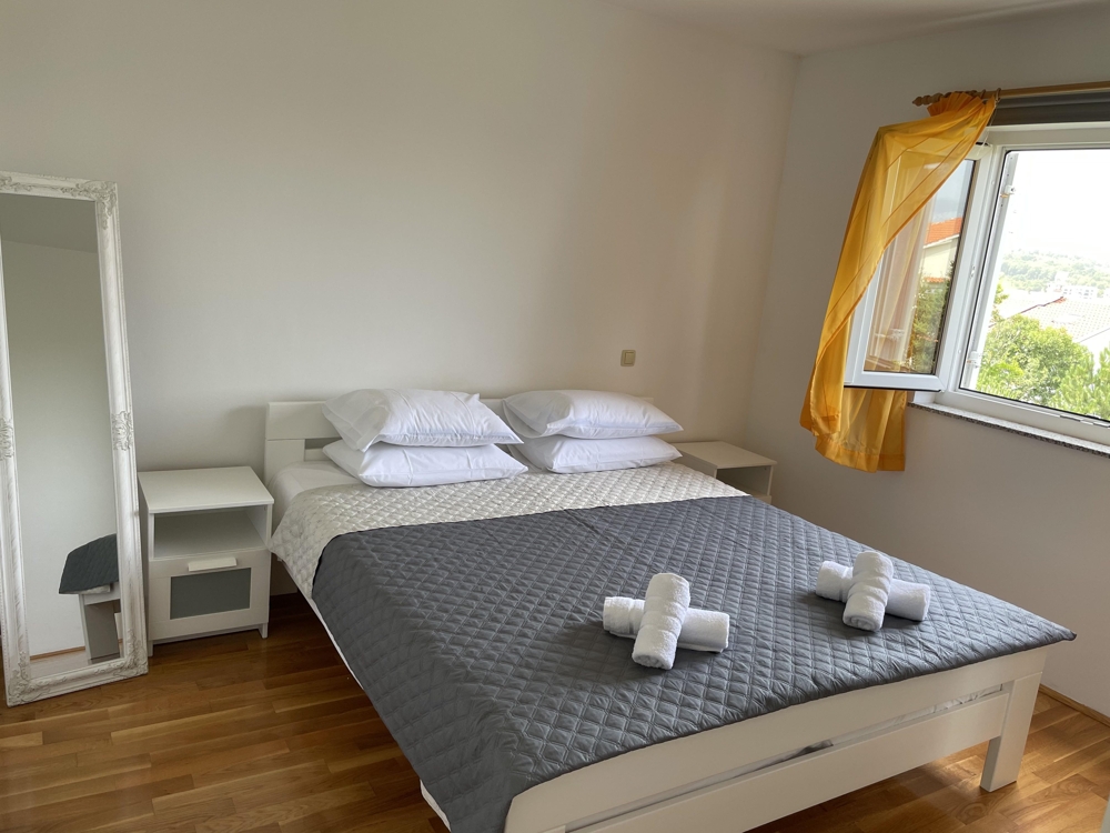 Hálószoba franciaággyal