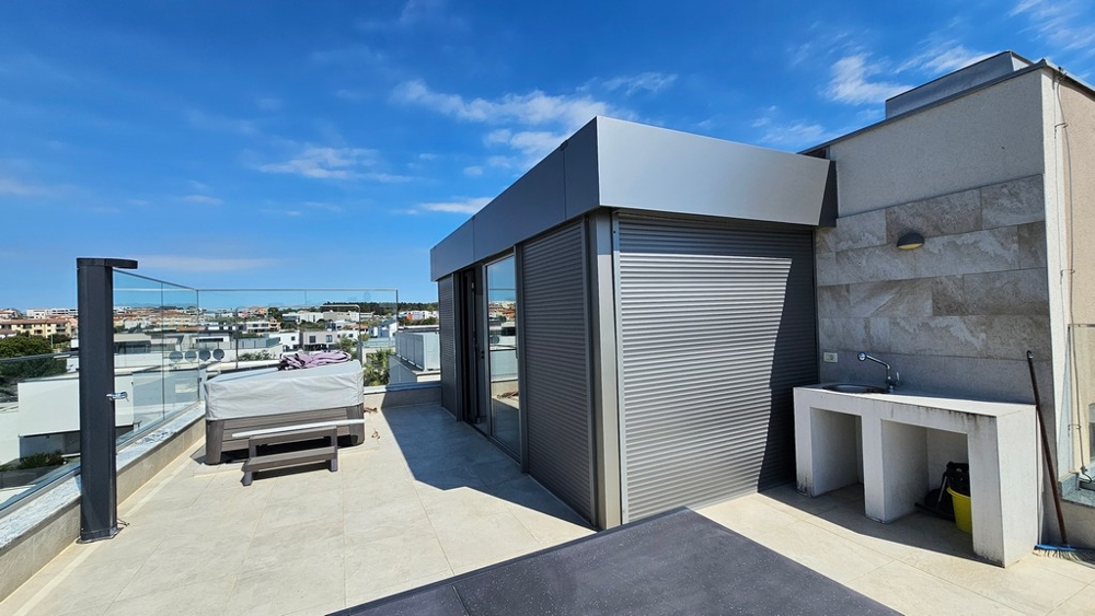 Tetőteraszra néző kilátás - A3937-es ingatlan Novigradban, Isztria.