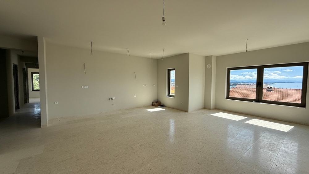 Nyitott terű nappali a konyhához és a nappalihoz