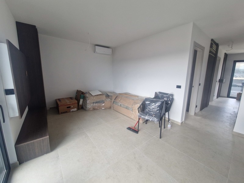 Világos nappali modern bútorokkal