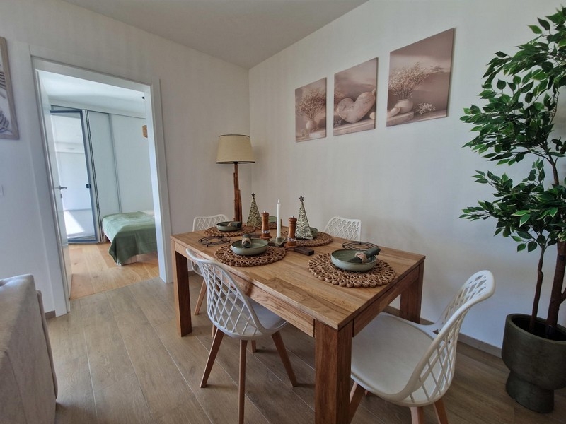Egy modern apartman étkezője Horvátországban