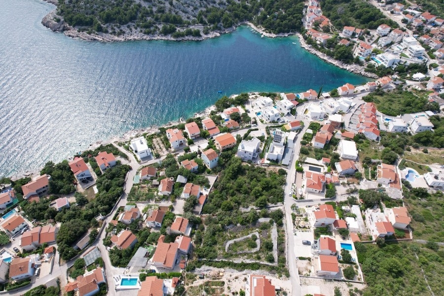 Légifelvétel a Rogoznica-öbölről Horvátországban