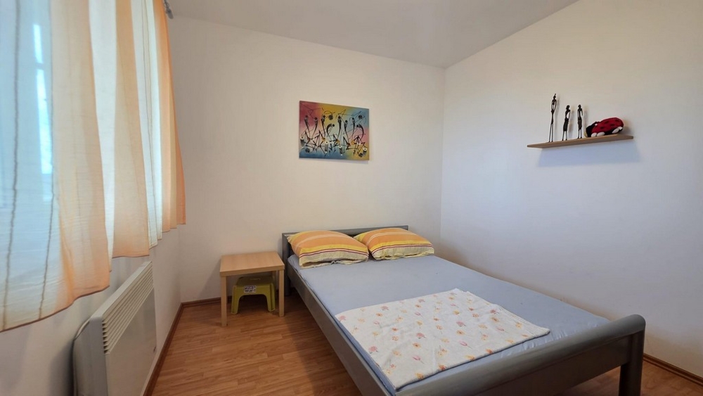 Hálószoba egyszemélyes ággyal