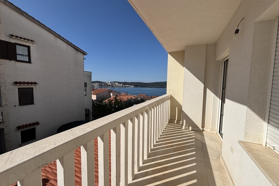 Az apartman napozóterasza panorámás kilátással