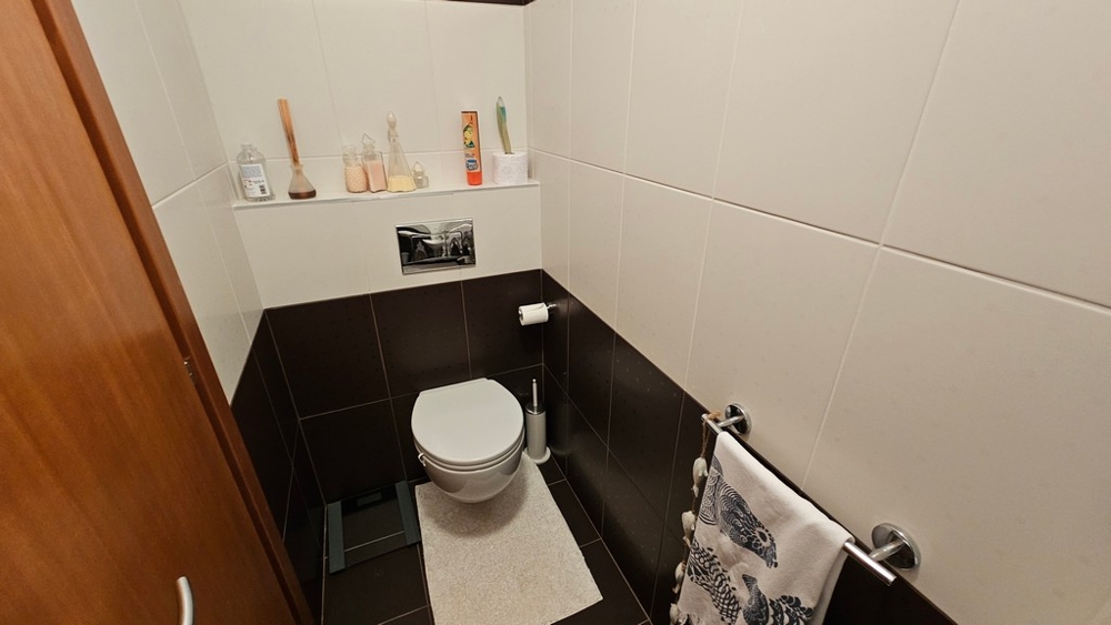 Fürdőszoba tárolóval