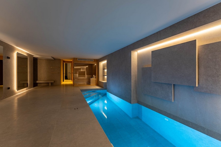 Fedett medence a horvátországi penthouse alagsorában